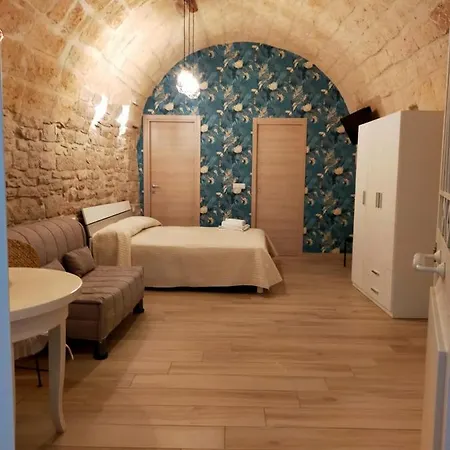 Vicolo Degli Archi * Trani