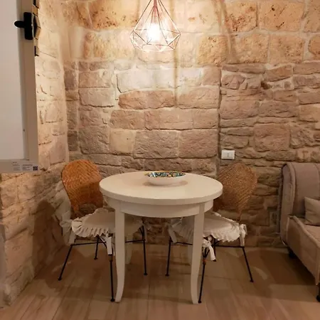 Vicolo Degli Archi * Trani